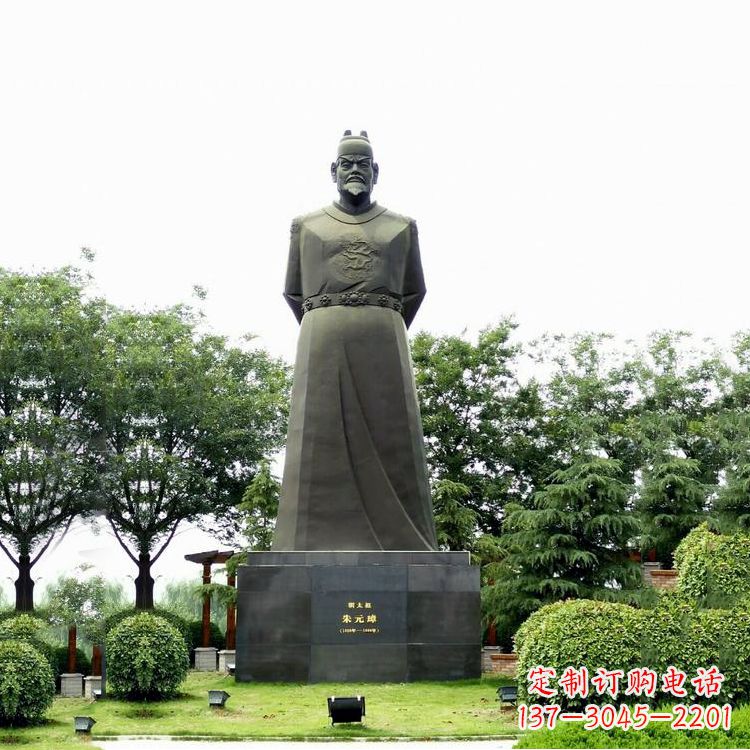 辽阳“洪武之治”明太祖石雕塑像
