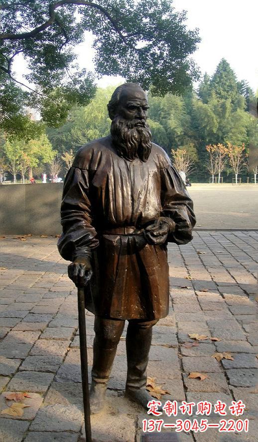 辽阳托尔斯泰铜雕像西方文学名人的象征