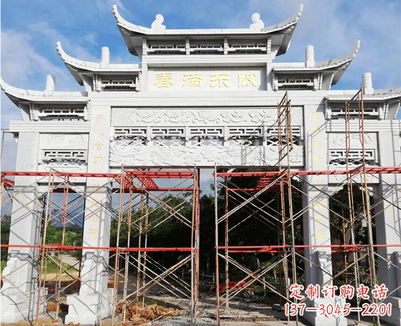 辽阳村口石雕牌坊