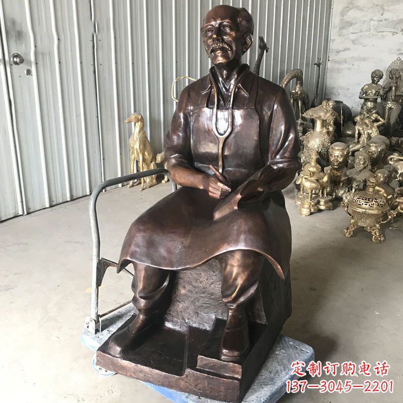 辽阳白求恩坐姿纯铜雕塑赞颂英雄的象征
