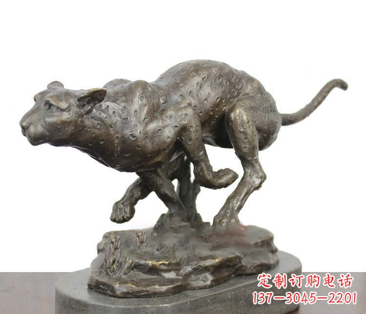 辽阳豹之美——铜雕艺术