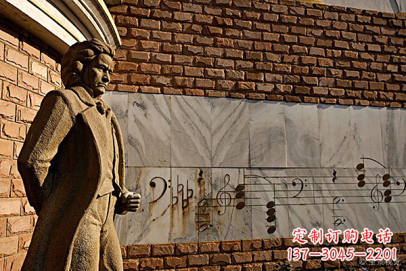 辽阳贝多芬和钢琴的广场雕塑