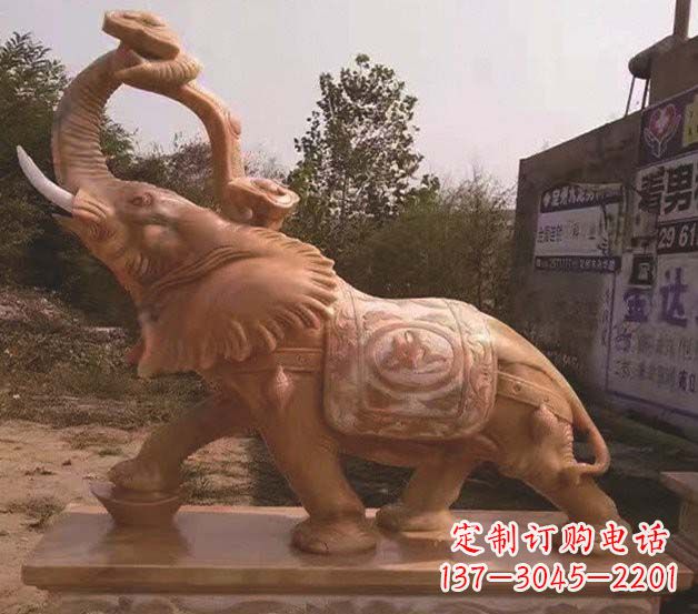 辽阳大象雕塑鼻卷如意