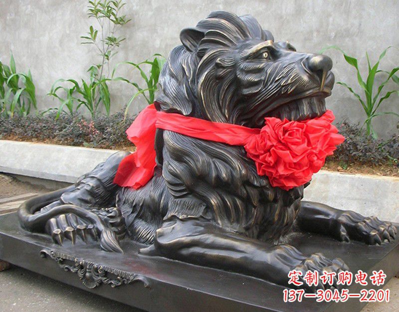 辽阳宾馆门口的铜狮子