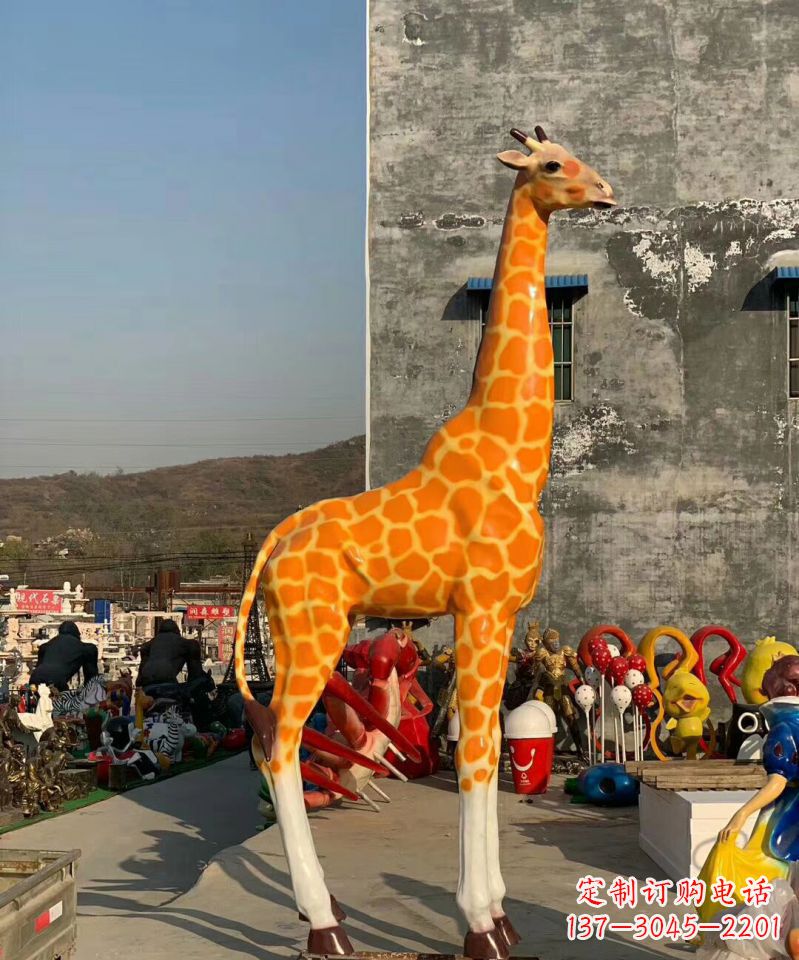 辽阳玻璃刚彩绘长颈鹿动物雕塑
