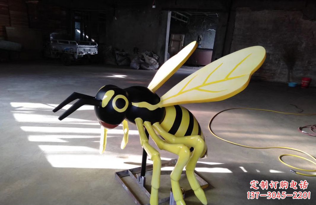 辽阳玻璃刚仿真蜜蜂雕塑