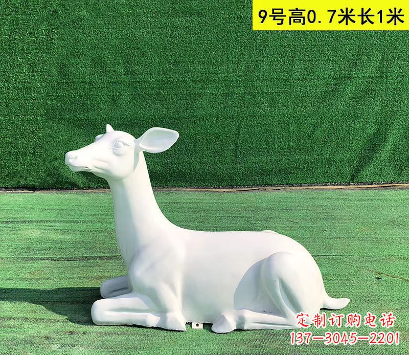 辽阳玻璃钢白色小鹿雕塑公园动物摆件