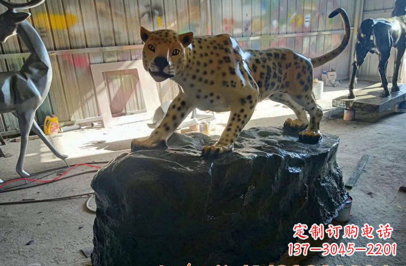 辽阳玻璃钢豹子雕塑 (2)