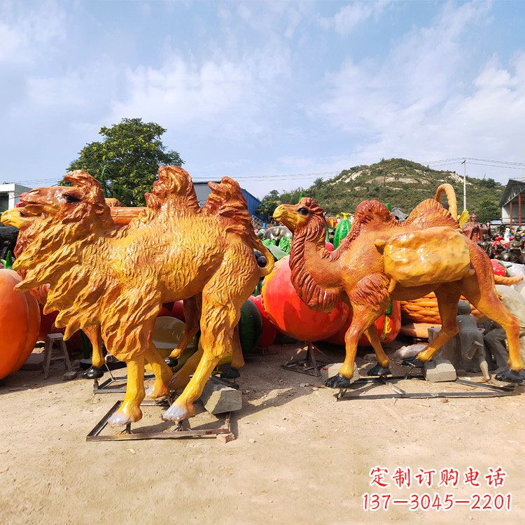 辽阳玻璃钢彩绘仿真骆驼雕塑