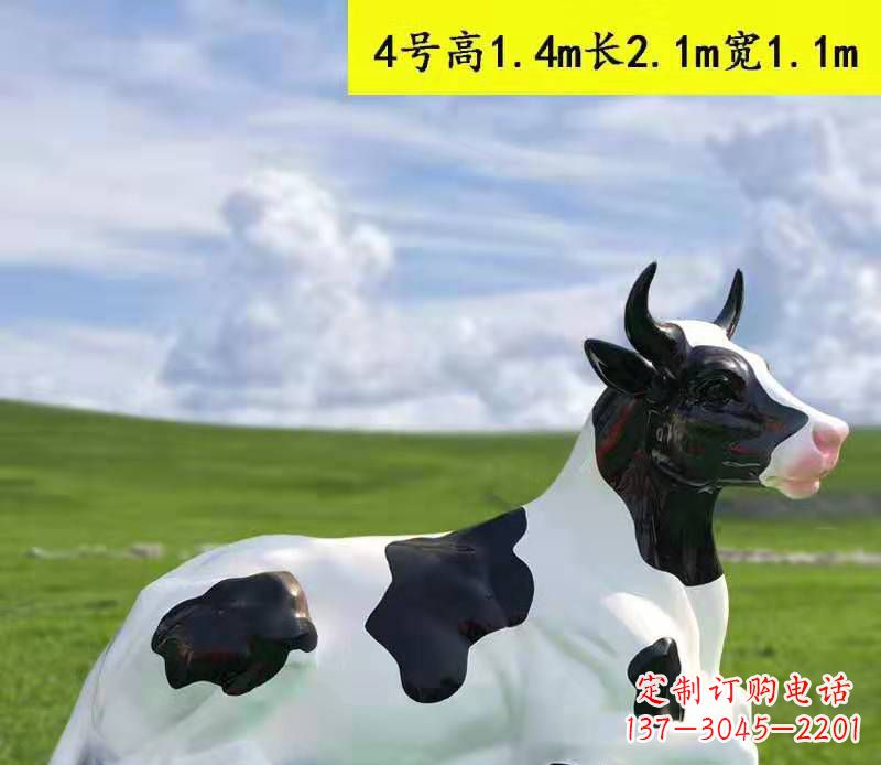 辽阳玻璃钢彩绘黑白奶牛雕塑