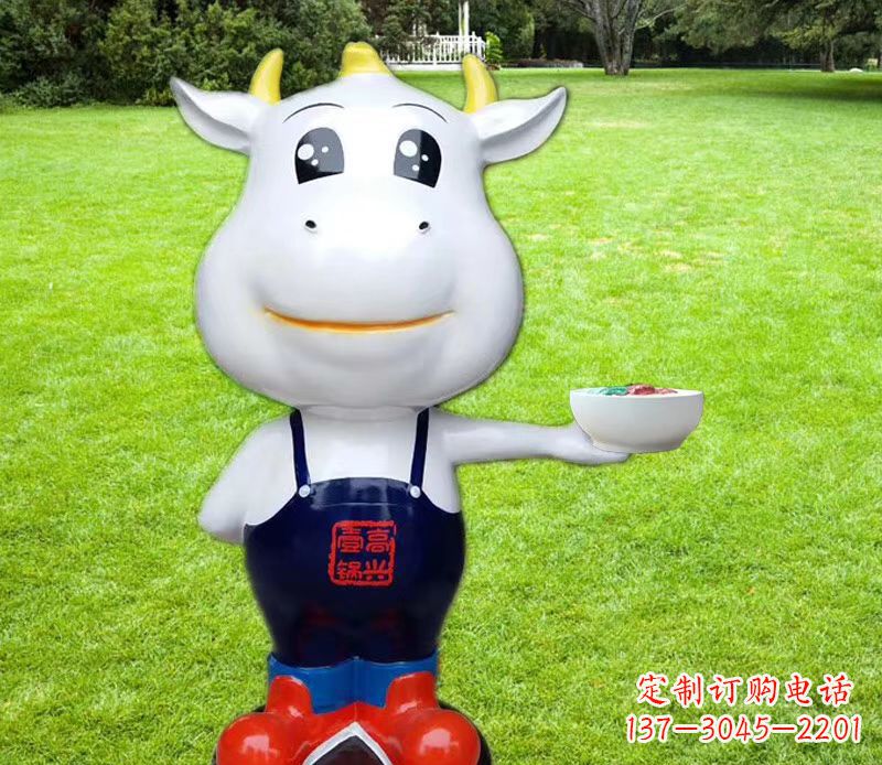 辽阳玻璃钢厨师小牛卡通雕塑