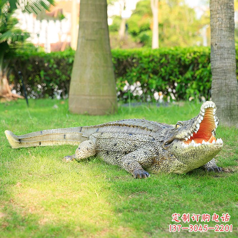 辽阳玻璃钢雕塑户外园林景观装饰仿真动物鳄鱼摆件