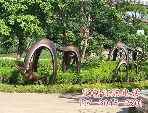 辽阳玻璃钢动物雕塑 抽象牛-公园草坪动物雕塑摆件