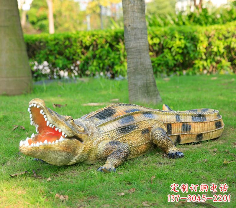 辽阳玻璃钢鳄鱼仿真动物雕塑精美雕塑营造绿色环境
