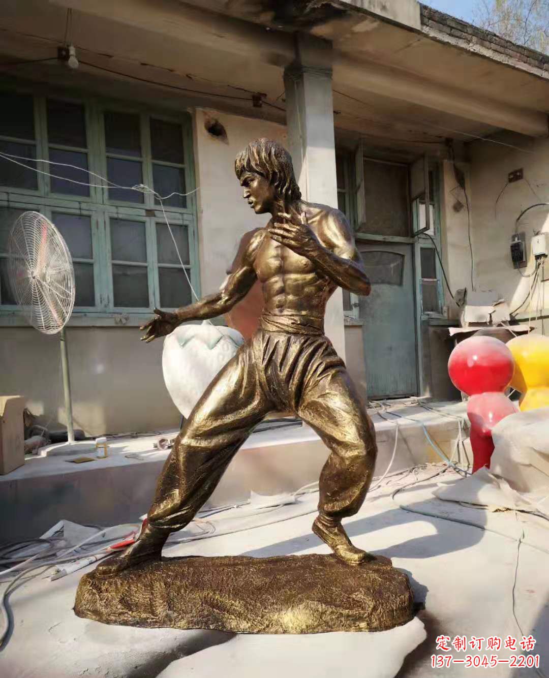 辽阳玻璃钢仿铜李小龙雕塑广场电影明星人物雕塑 (4)