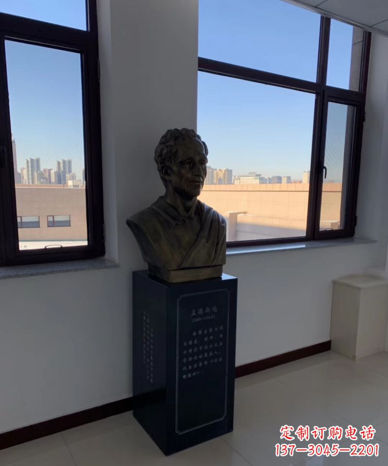 辽阳玻璃钢仿铜的孟德斯鸠头像雕塑