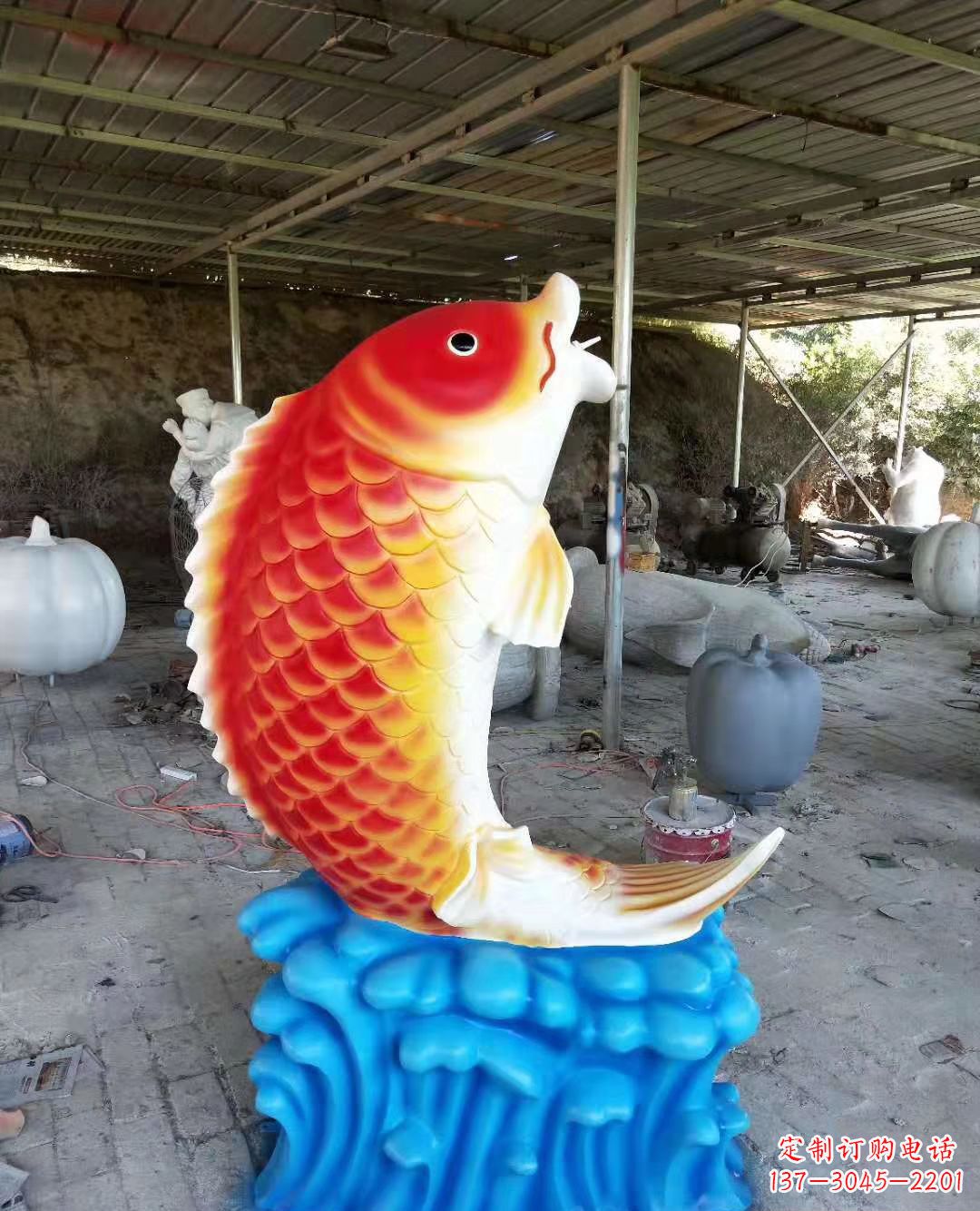 辽阳玻璃钢制作的精美鲤鱼喷泉雕塑
