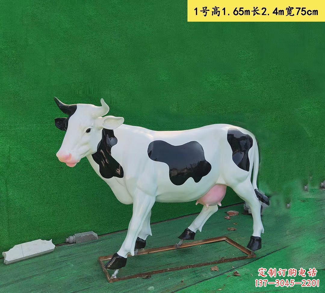 辽阳玻璃钢仿真奶牛雕塑精致而可爱