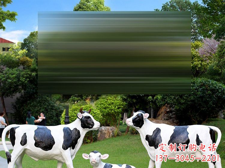 辽阳玻璃钢仿真奶牛雕塑以现实奶牛为灵感