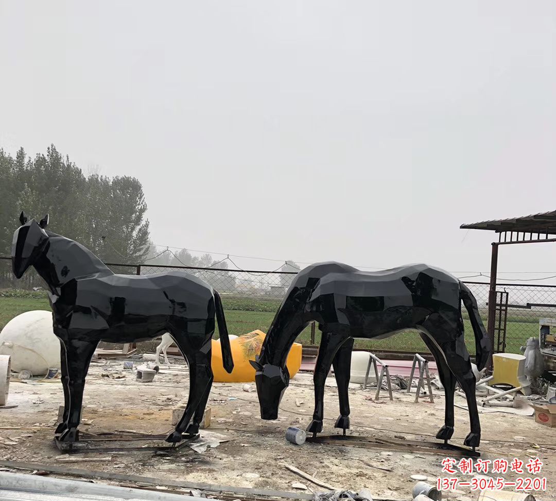 辽阳玻璃钢几何吃草马雕塑公园动物玻璃钢马雕塑 (4)