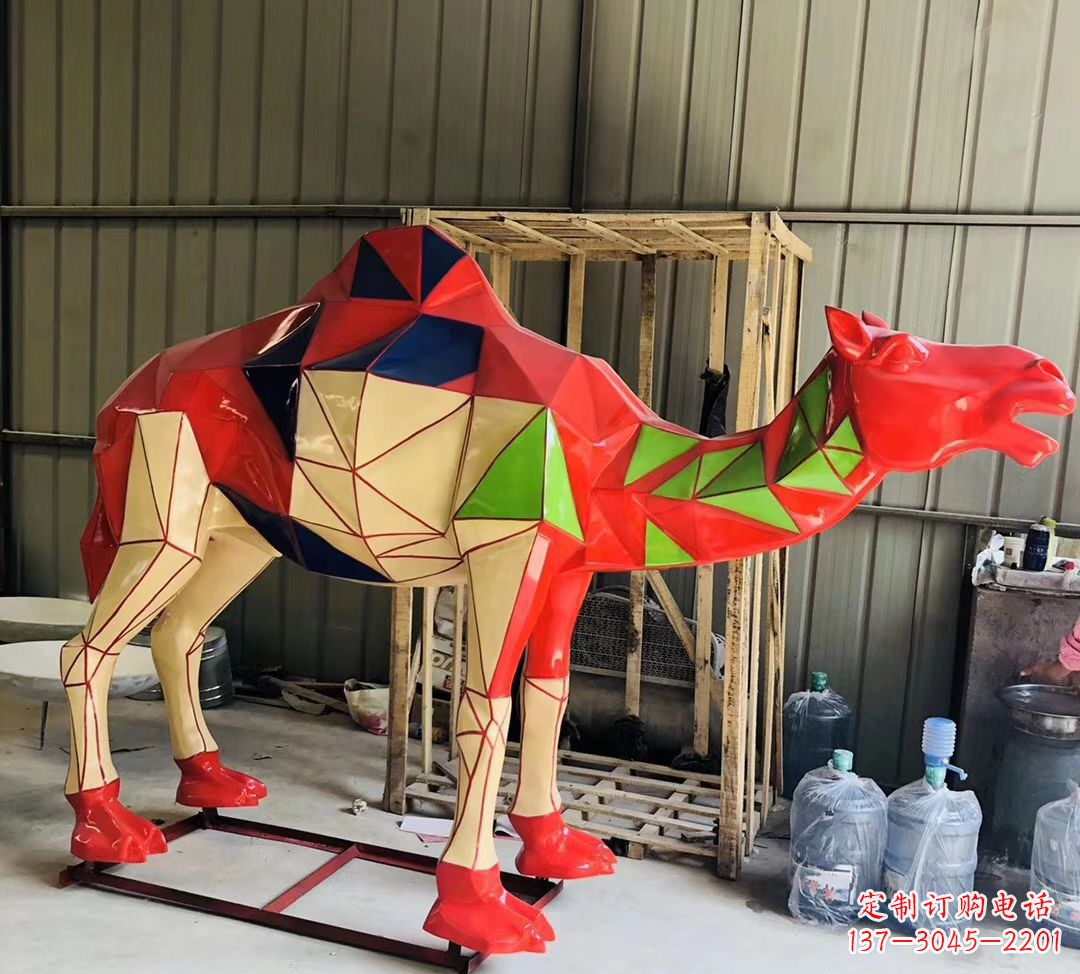 辽阳玻璃钢几何抽象骆驼雕塑