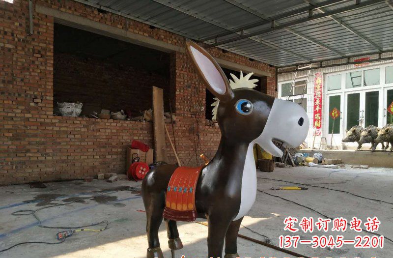 辽阳玻璃钢毛驴雕塑一种抒情的艺术形式