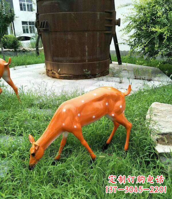 辽阳梅花鹿雕塑精美的艺术品