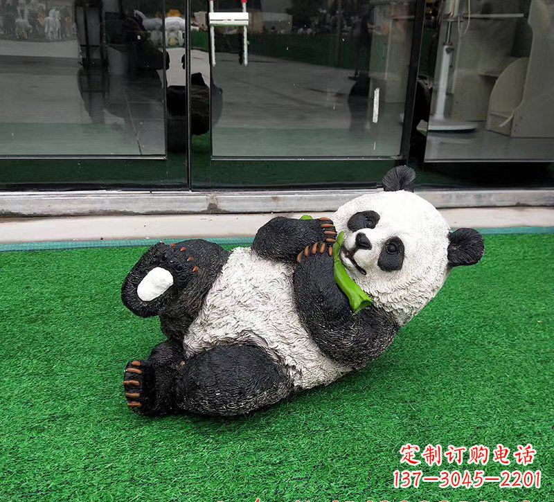 辽阳玻璃钢熊猫雕塑象征动物保护的艺术品