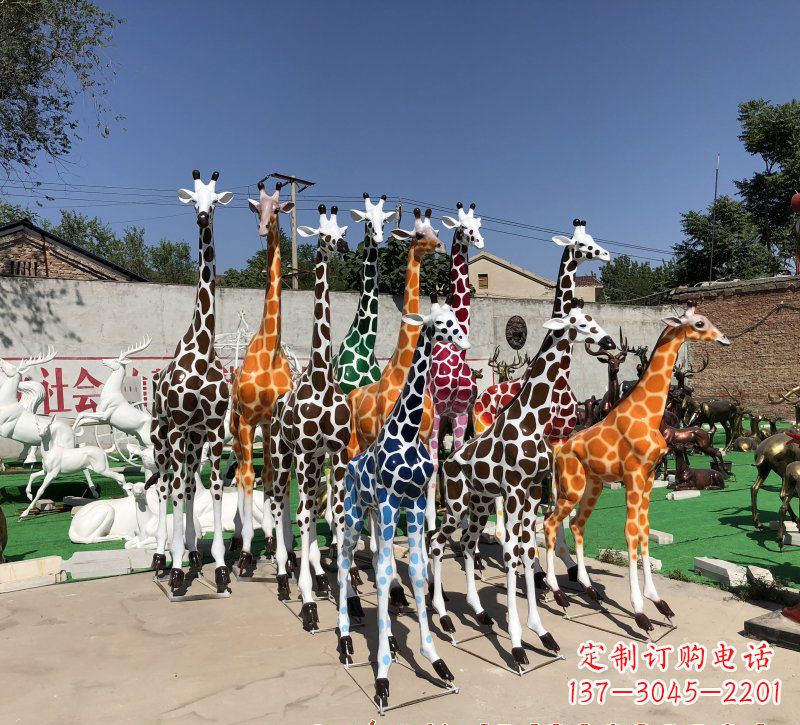 辽阳长颈鹿雕塑优雅的艺术品
