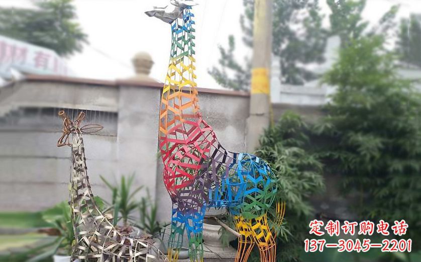 辽阳不锈钢长颈鹿雕塑把自然美景带入室内