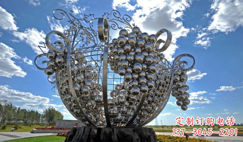 辽阳不锈钢葡萄雕塑——城市的艺术之美