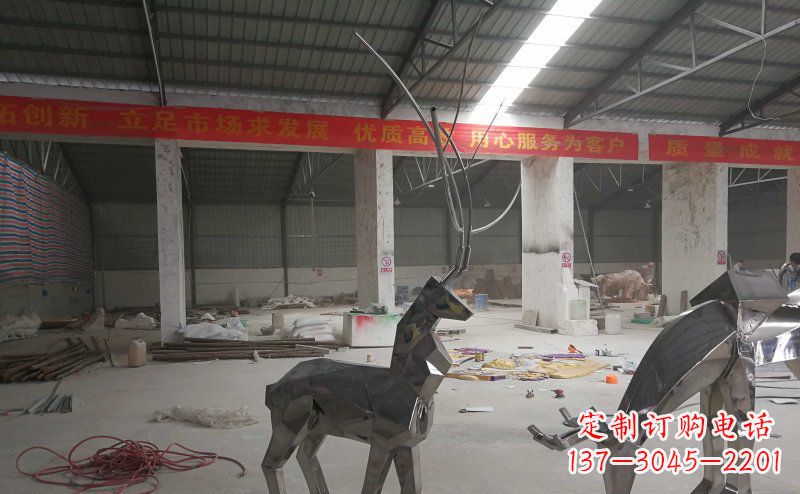 辽阳不锈钢麋鹿雕塑静谧美丽的自然之美