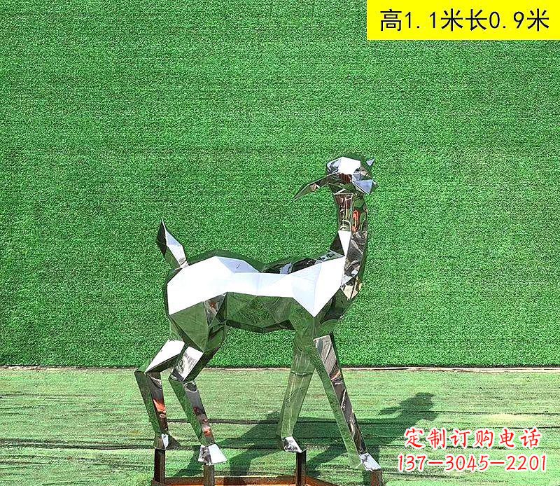 辽阳不锈钢小鹿雕塑精致而可爱