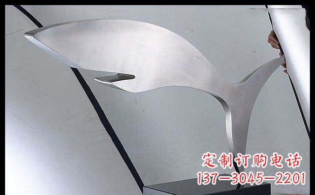 辽阳精美不锈钢鲸鱼雕塑