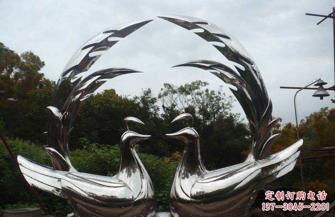 辽阳不锈钢孔雀雕塑浪漫与灵动
