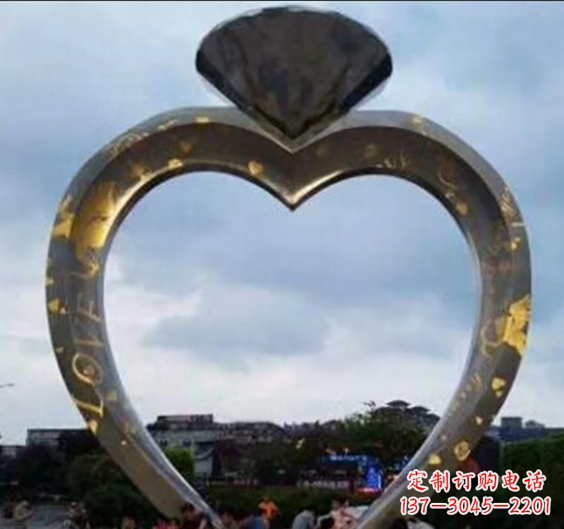 辽阳不锈钢创意戒指雕塑拥有独一无二的外观