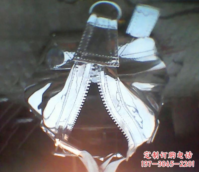 辽阳不锈钢创意手提包细节雕塑