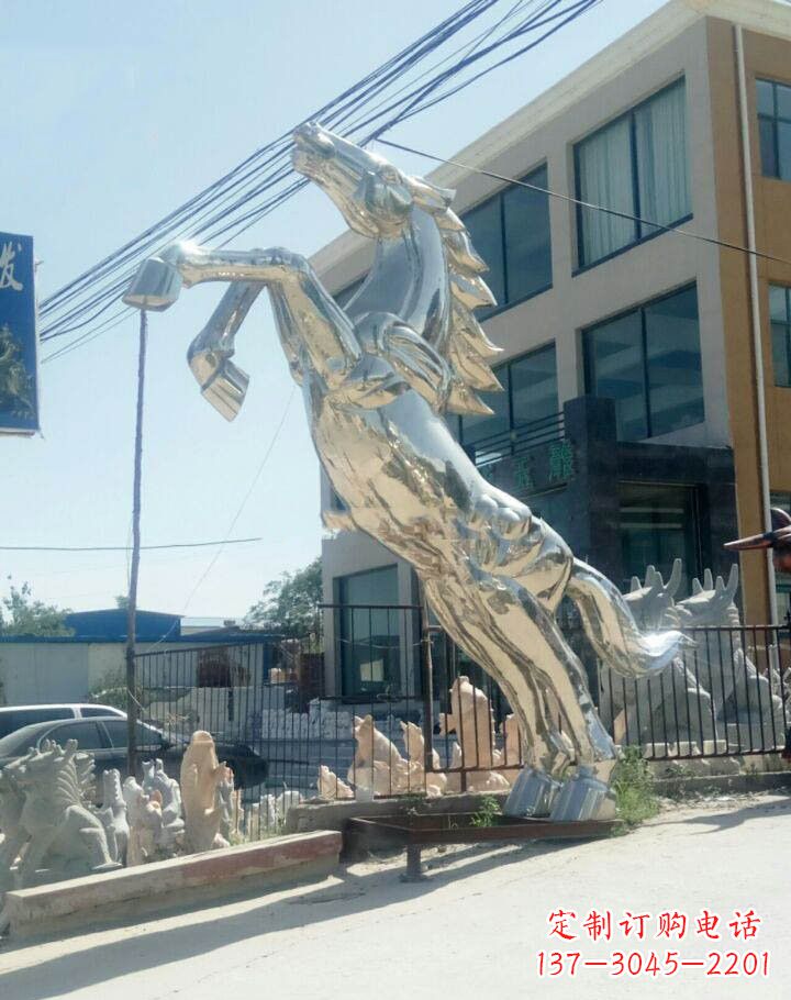 辽阳不锈钢大型镜面立马雕塑