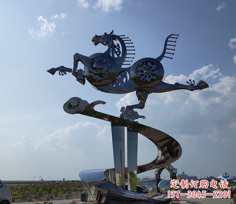 辽阳不锈钢大型马踏飞燕景观雕塑集艺术与自然于一体