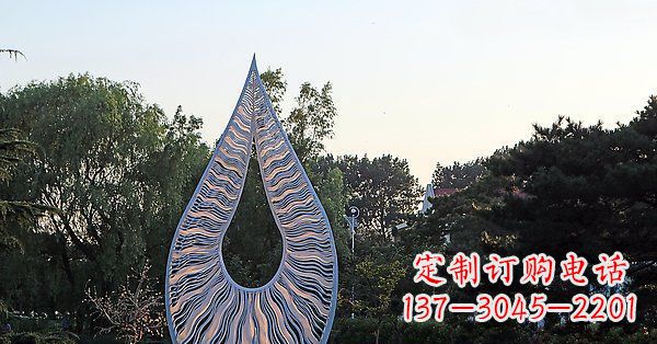 辽阳水滴雕塑给公园带来流动的美