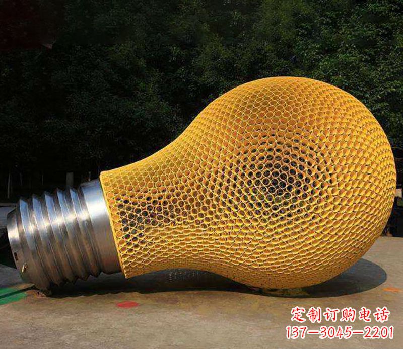 辽阳不锈钢灯泡雕塑灯光下的美丽