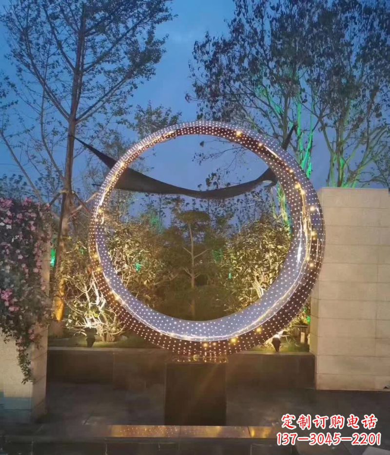 辽阳不锈钢圆环雕塑艺术与环境的完美结合