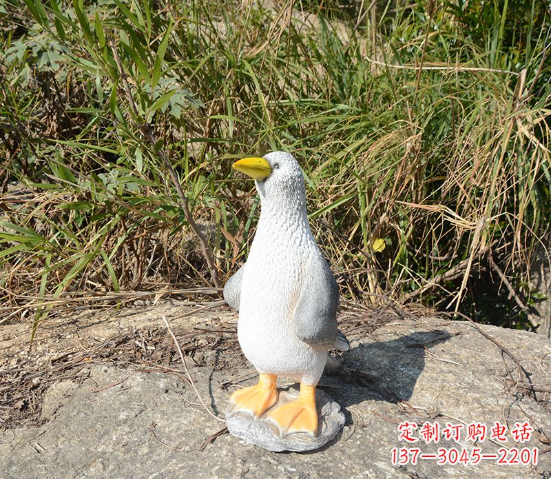 辽阳和平鸽雕塑传递和平的美丽象征