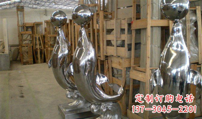 辽阳不锈钢顶球海豚雕塑融合精美艺术与实用功能