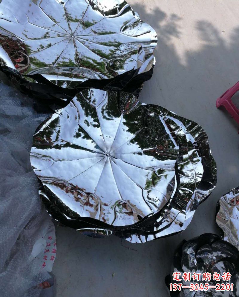 辽阳不锈钢锻造的莲花雕塑