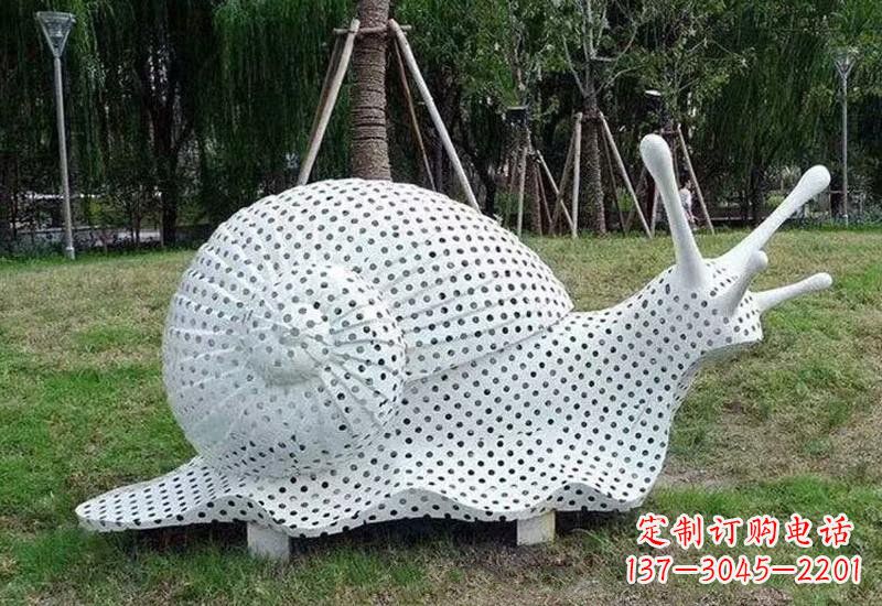 辽阳不锈钢公园里的蜗牛雕塑