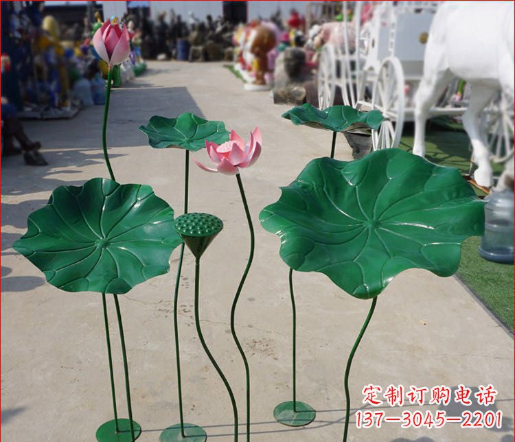 辽阳不锈钢荷花雕塑色彩斑斓美不胜收