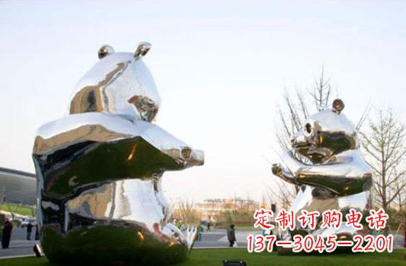 辽阳不锈钢公园抽象熊猫雕塑