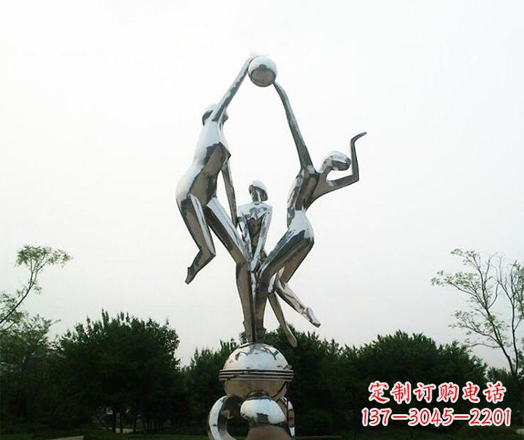辽阳不锈钢公园打排球的女孩雕塑