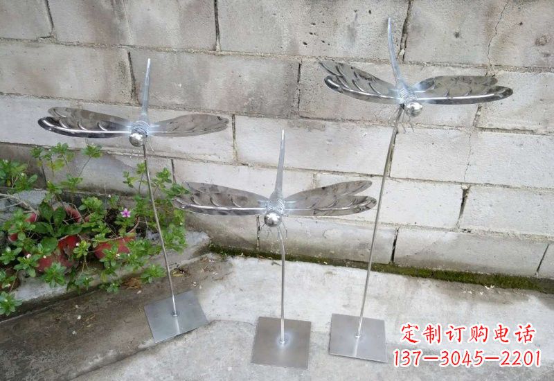 辽阳不锈钢公园动物镜面蜻蜓雕塑